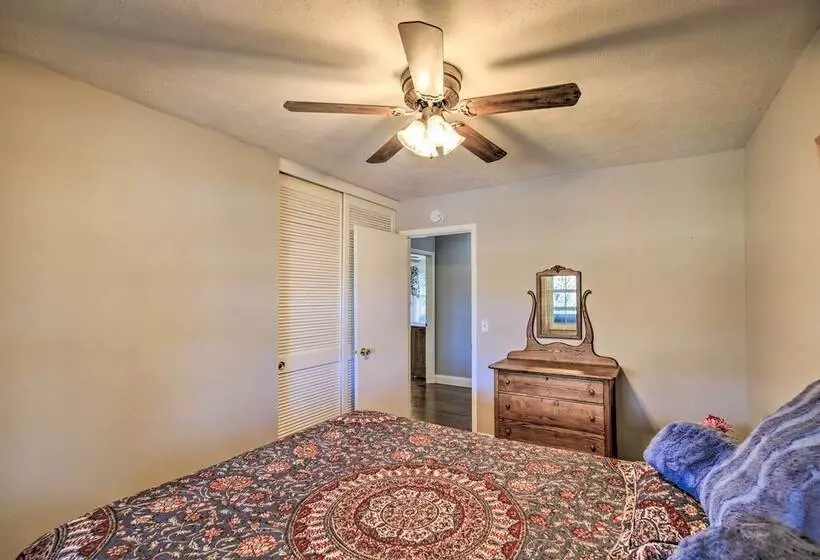 Lakefront Kingsport Home W/ Private Hot Tub!