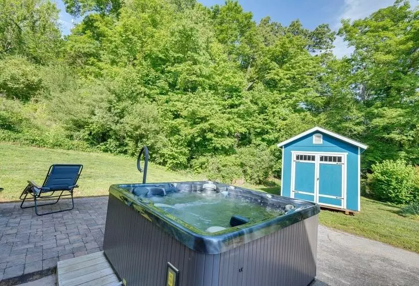 Lakefront Kingsport Home W/ Private Hot Tub!