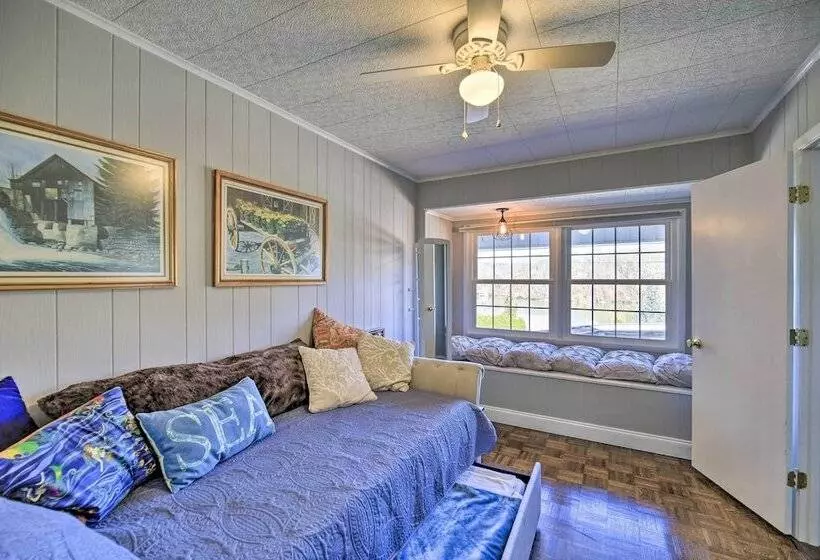 Lakefront Kingsport Home W/ Private Hot Tub!