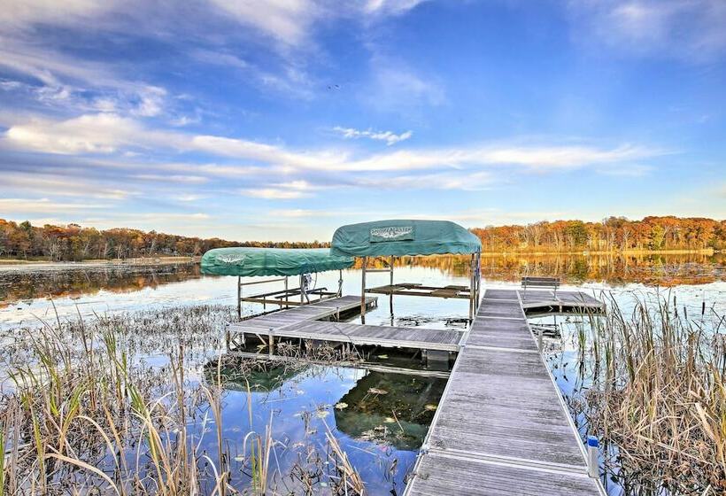 Lakeside Sarona Home: Private Dock & Fire Pit!