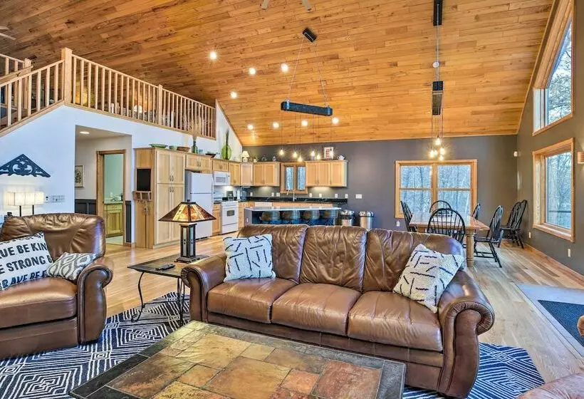 Lakeside Sarona Home: Private Dock & Fire Pit!