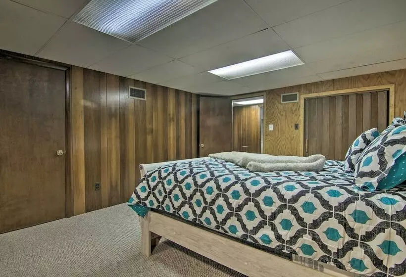 Luxe Lewes Family Beach House W/ Pool & Game Room