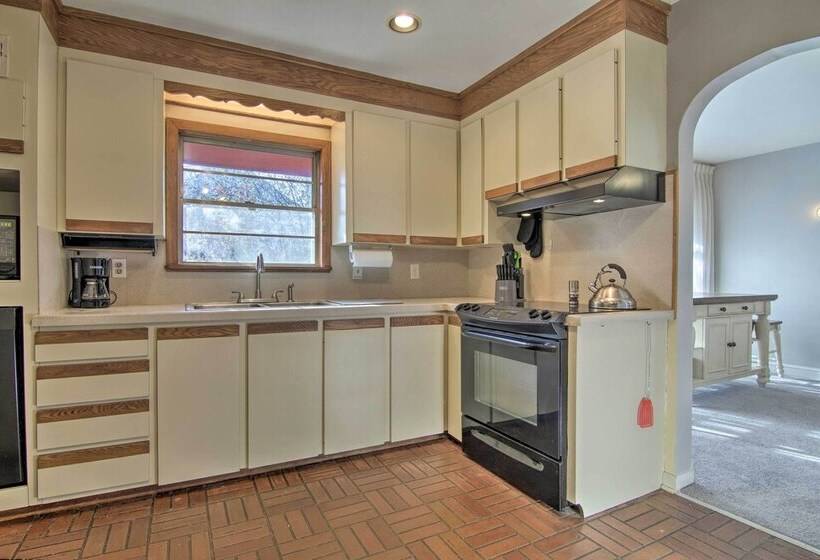 Luxe Lewes Family Beach House W/ Pool & Game Room