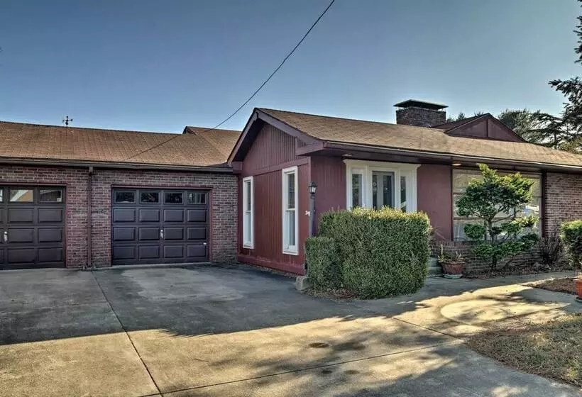 Luxe Lewes Family Beach House W/ Pool & Game Room
