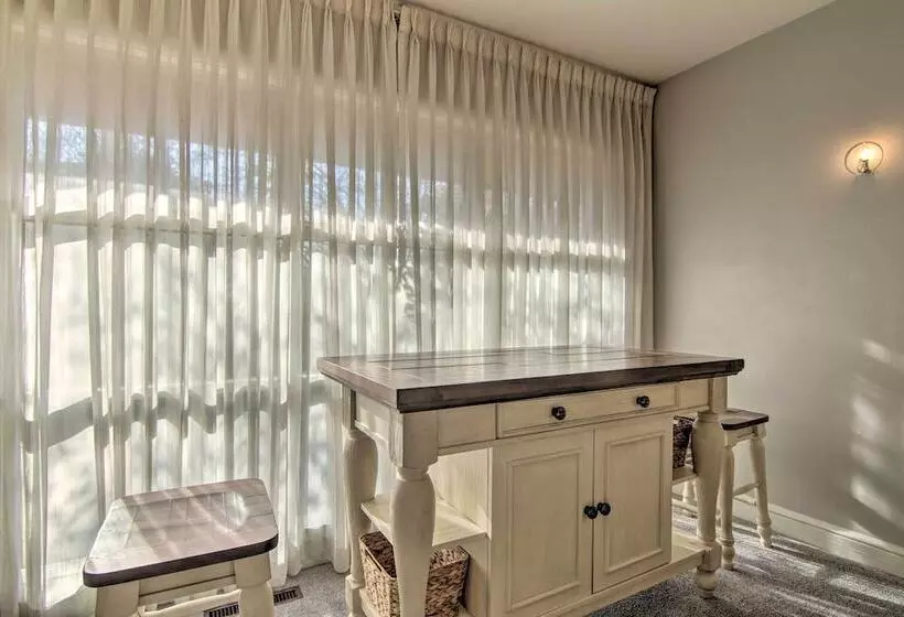 Luxe Lewes Family Beach House W/ Pool & Game Room