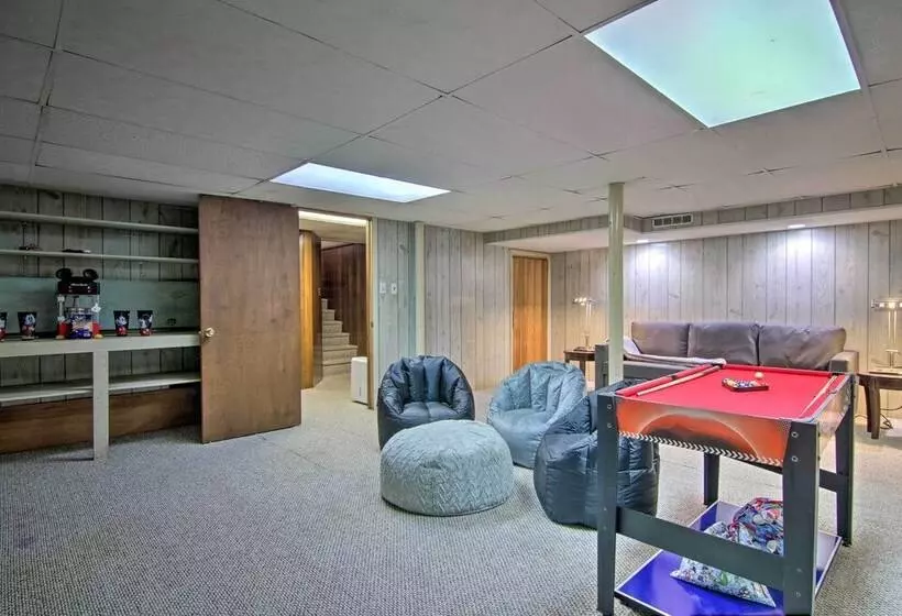 Luxe Lewes Family Beach House W/ Pool & Game Room