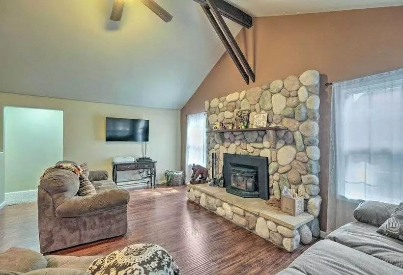 Peaceful Little Doll House Cabin W/ Grill!