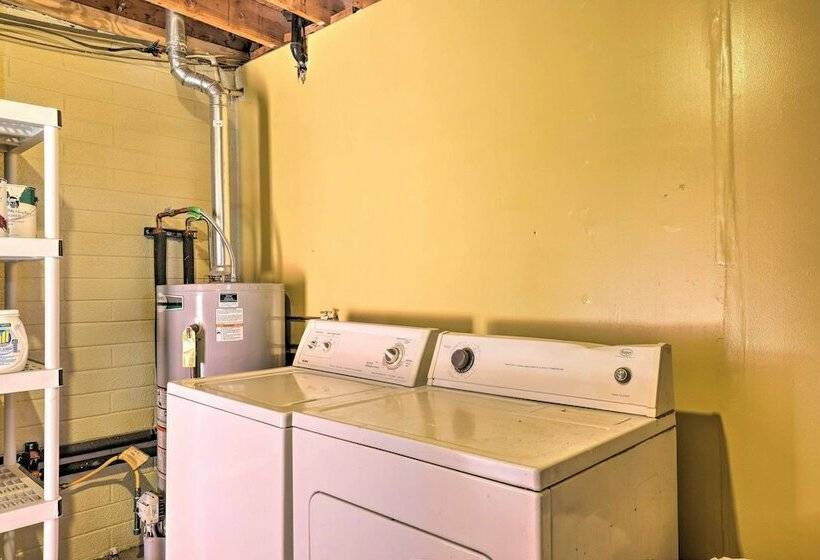 Petfriendly Tucson Oasis With Pool & Game Room!