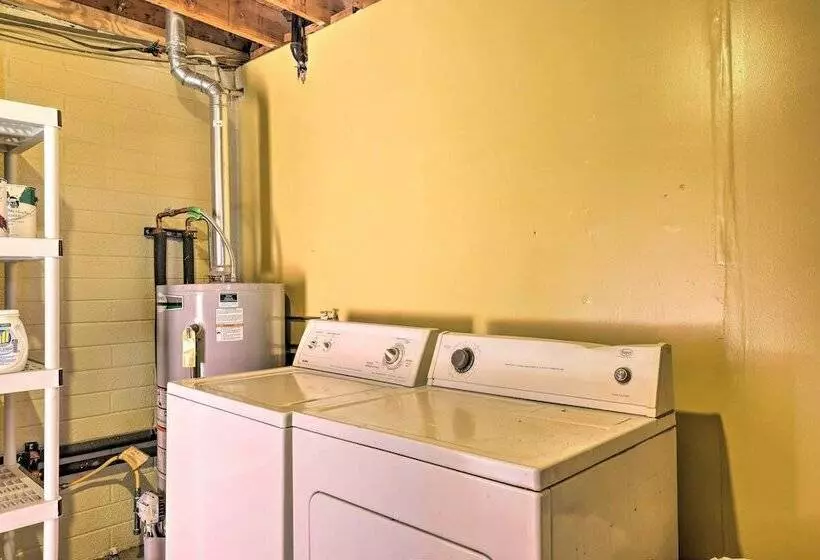 Petfriendly Tucson Oasis With Pool & Game Room!