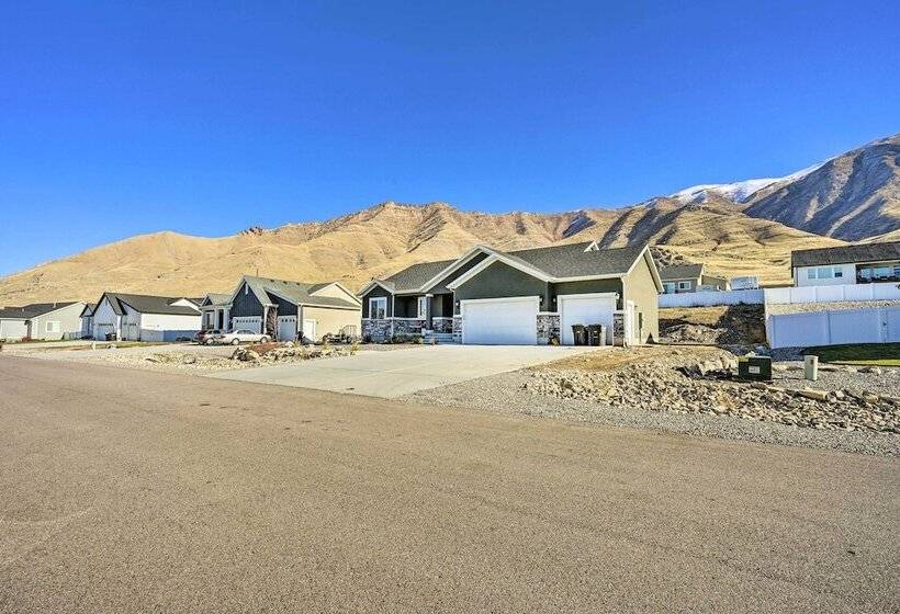 Picturesque Lake Point Home W/ Shared Yard!