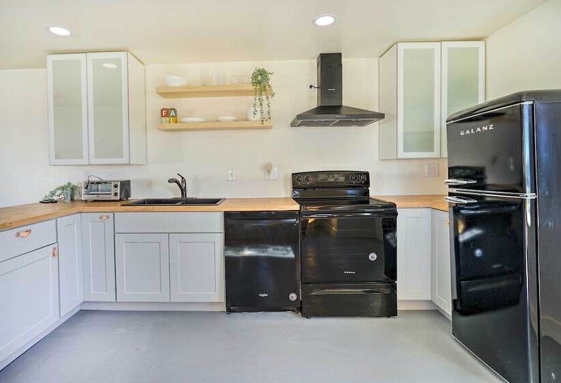 Picturesque Lake Point Home W/ Shared Yard!