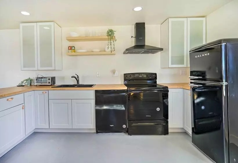 Picturesque Lake Point Home W/ Shared Yard!