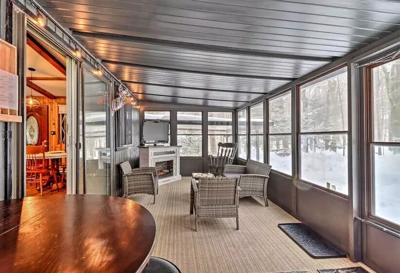Near Skiing: Pocono Lake Cabin W/ Screened Patio