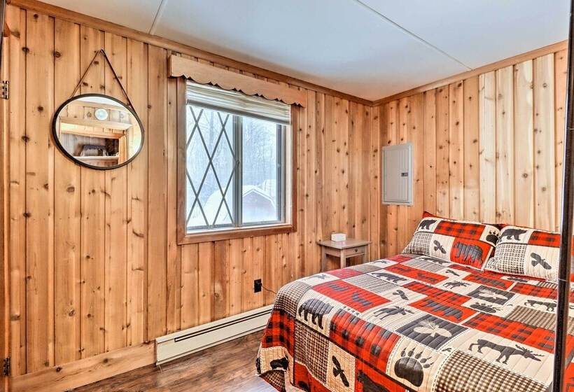 Near Skiing: Pocono Lake Cabin W/ Screened Patio