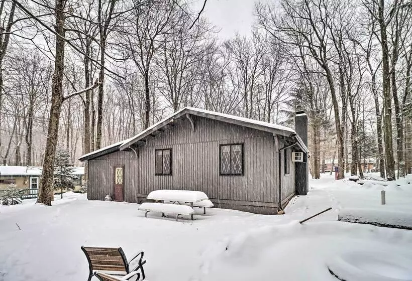 Near Skiing: Pocono Lake Cabin W/ Screened Patio