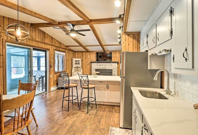 Near Skiing: Pocono Lake Cabin W/ Screened Patio