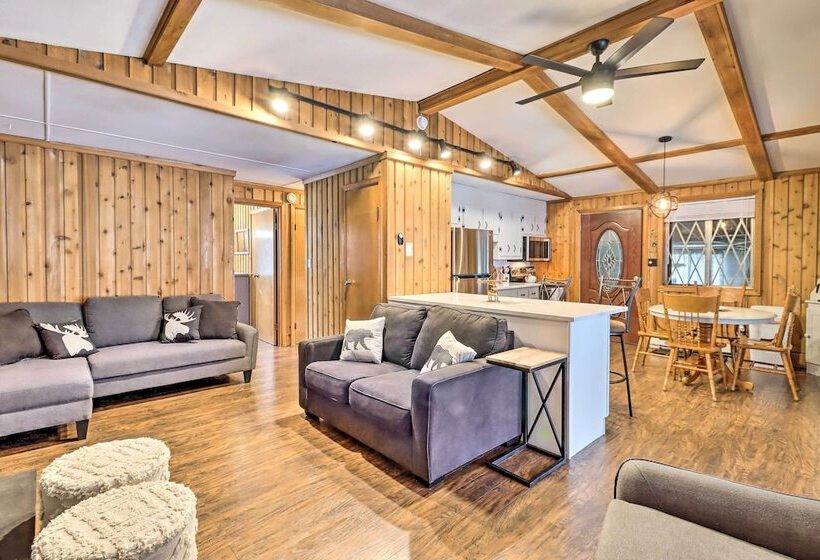 Near Skiing: Pocono Lake Cabin W/ Screened Patio