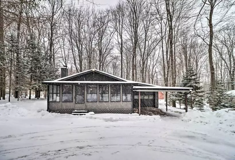 Near Skiing: Pocono Lake Cabin W/ Screened Patio