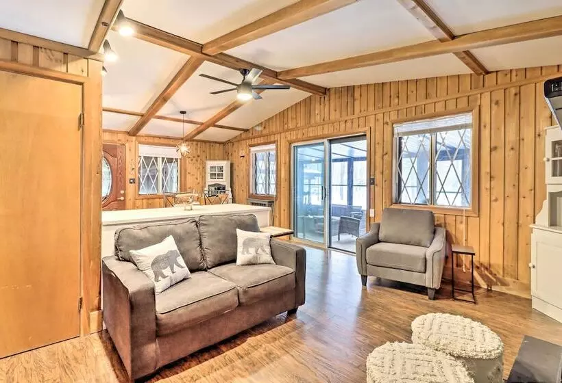 Near Skiing: Pocono Lake Cabin W/ Screened Patio