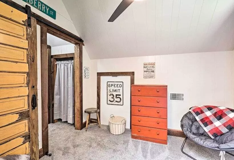 Quiet Max Meadows Cabin, 12 Acres Of Property