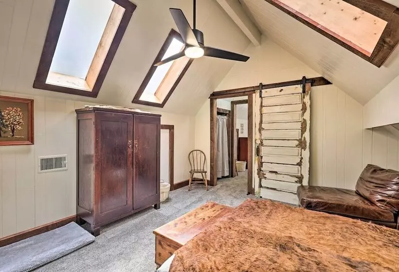 Quiet Max Meadows Cabin, 12 Acres Of Property