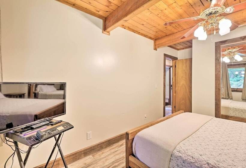 Quiet Max Meadows Cabin, 12 Acres Of Property