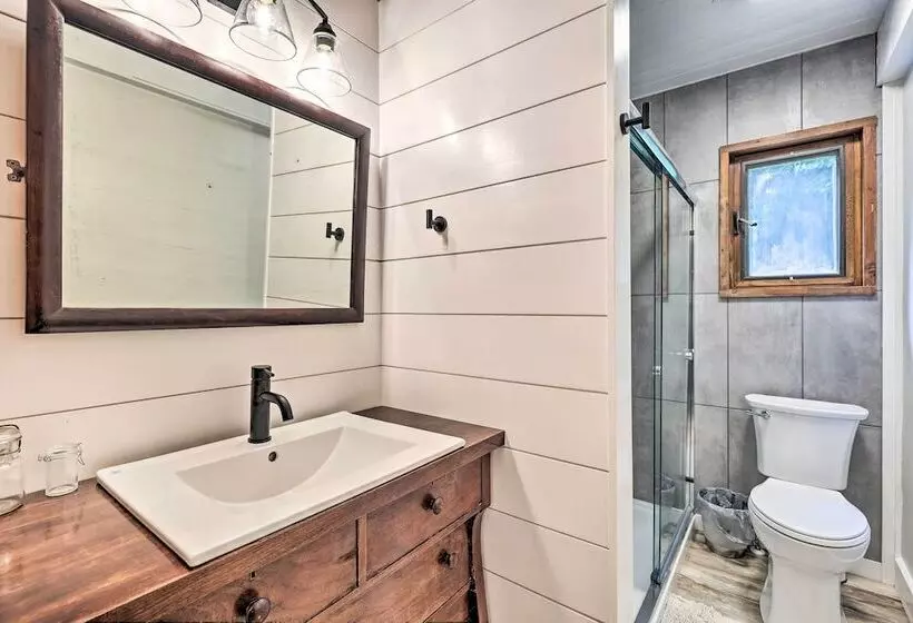 Quiet Max Meadows Cabin, 12 Acres Of Property