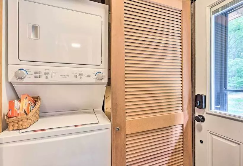 Quiet Max Meadows Cabin, 12 Acres Of Property