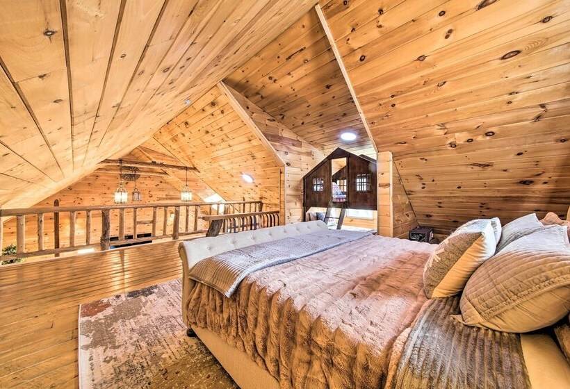 Rangeley Retreat Cabin Style Home: Lake Access