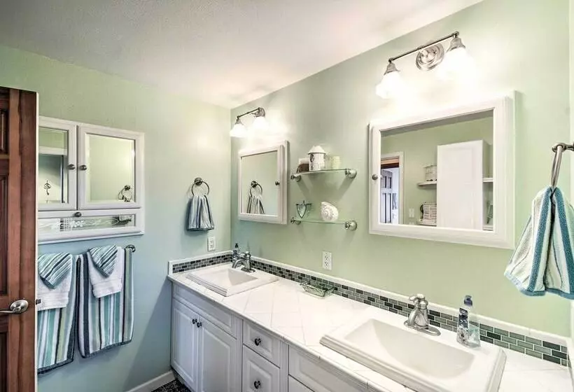 Relaxing Waterfront Escape ~ 11 Mi To Olympia