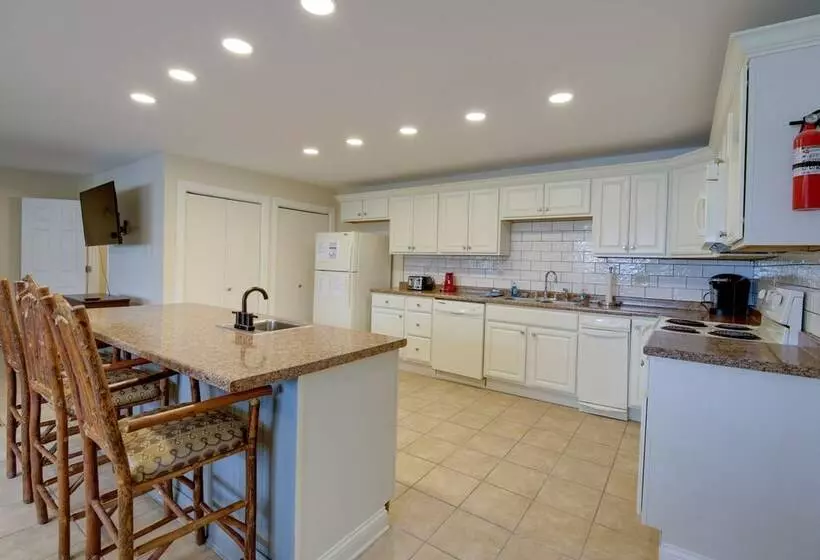 Dandridge Vacation Rental W/ Fishing Pier & Grill!