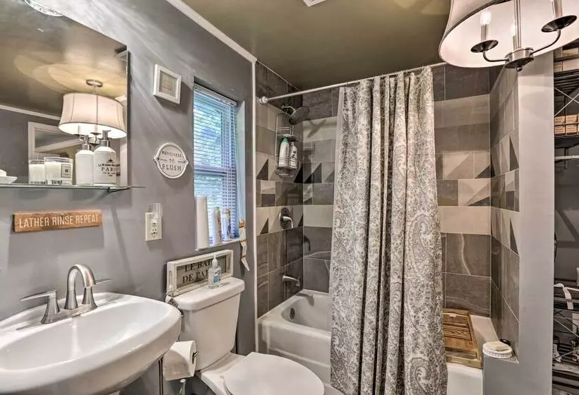 Renovated Home W/ Screened In Patio On Hwy 90!