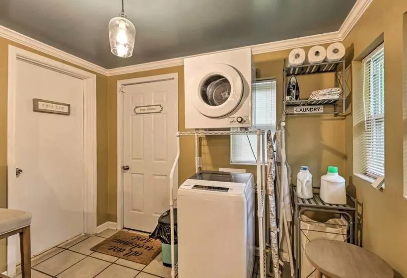 Renovated Home W/ Screened In Patio On Hwy 90!