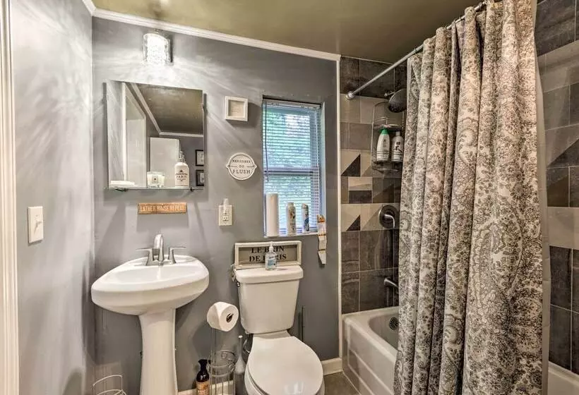 Renovated Home W/ Screened In Patio On Hwy 90!