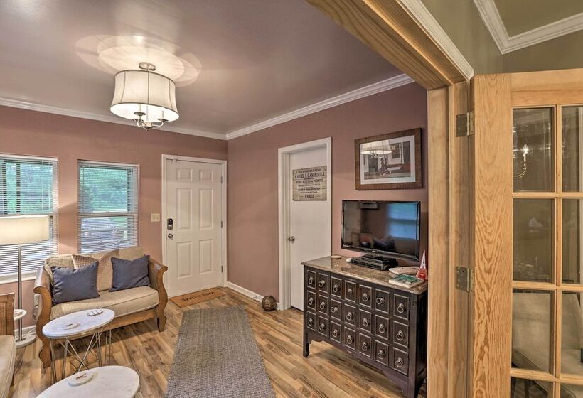 Renovated Home W/ Screened In Patio On Hwy 90!