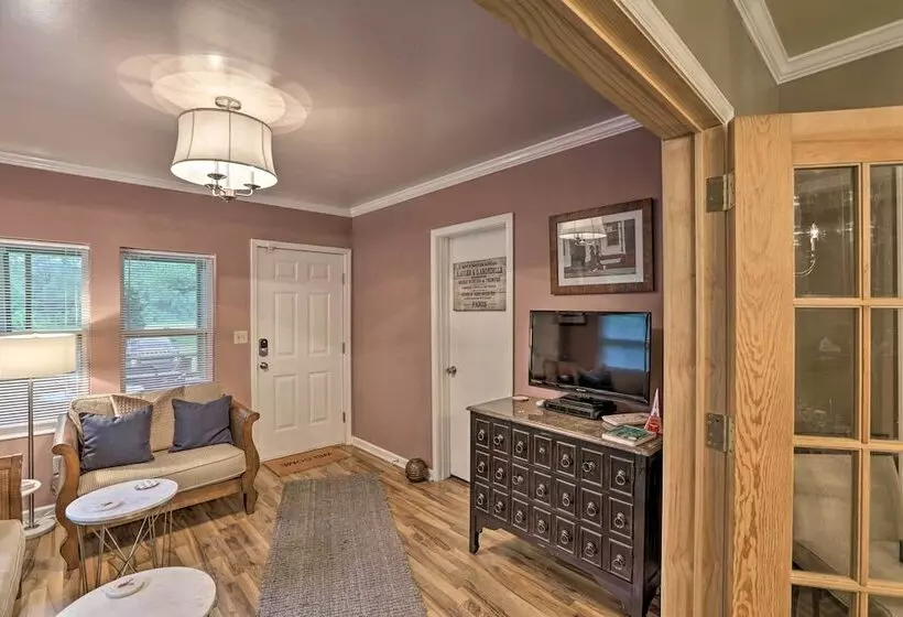 Renovated Home W/ Screened In Patio On Hwy 90!