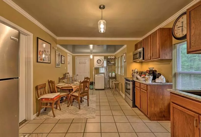 Renovated Home W/ Screened In Patio On Hwy 90!