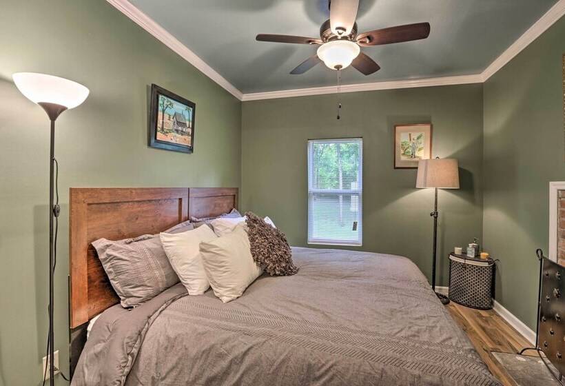 Renovated Home W/ Screened In Patio On Hwy 90!