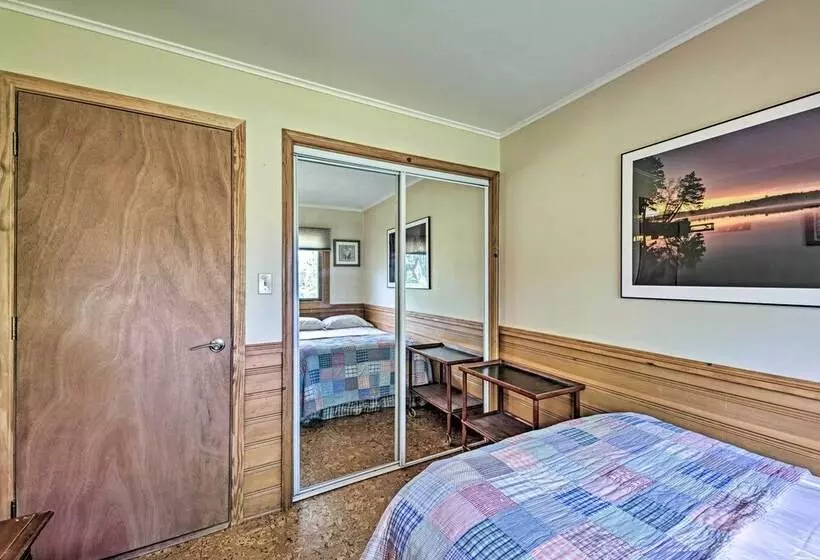 Riverfront Retreat ~ 4 Mi To Downtown Milwaukee!