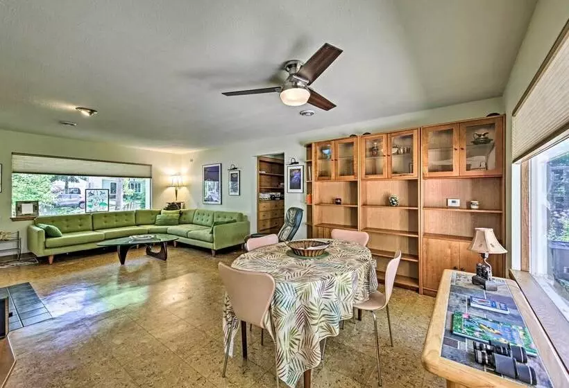 Riverfront Retreat ~ 4 Mi To Downtown Milwaukee!