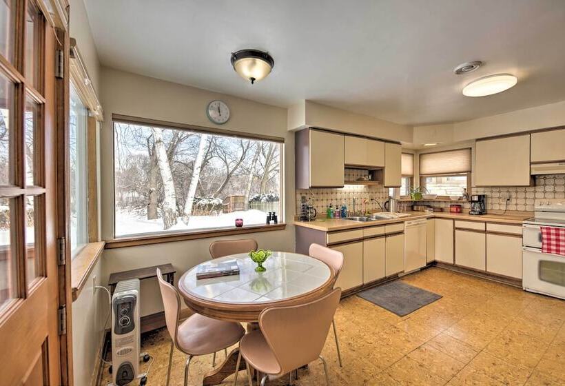 Riverfront Retreat ~ 4 Mi To Downtown Milwaukee!