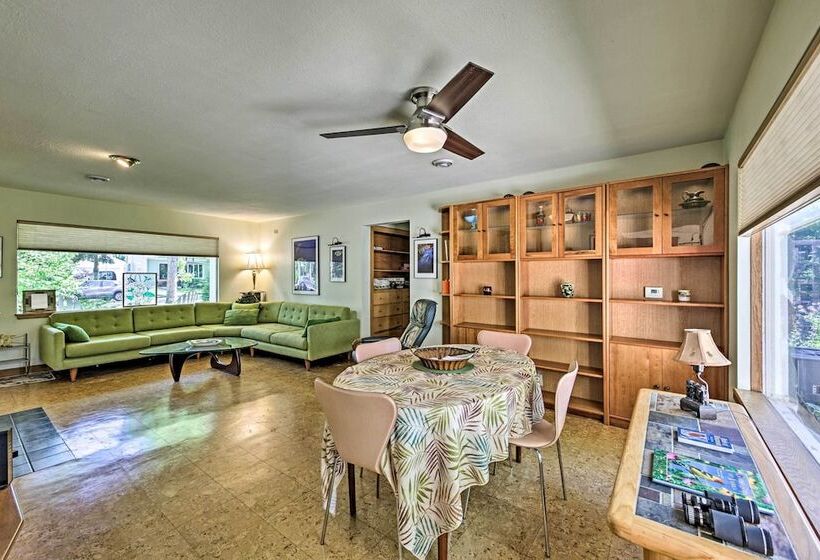 Riverfront Retreat ~ 4 Mi To Downtown Milwaukee!