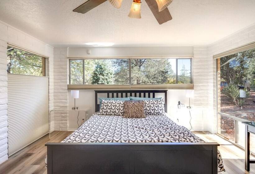 Secluded Sedona Retreat W/ Red Rock Views!