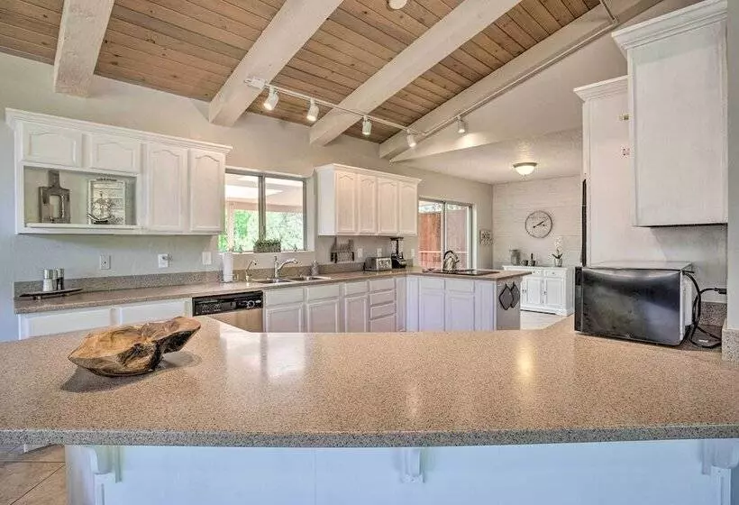 Sedona Hideaway W/ Swim Spa & Private Tavern!