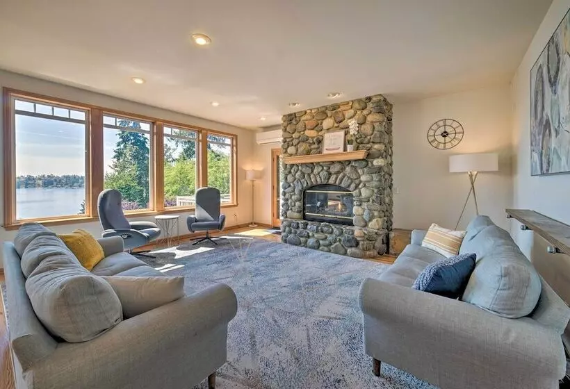 Spacious Lake Stevens Home W/ Fire Pit, Patio