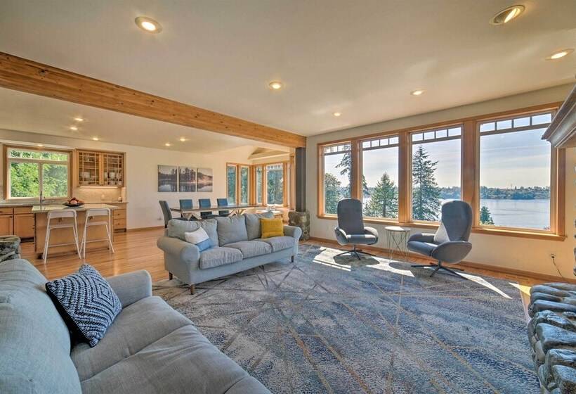 Spacious Lake Stevens Home W/ Fire Pit, Patio