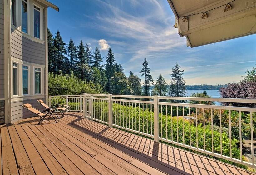 Spacious Lake Stevens Home W/ Fire Pit, Patio