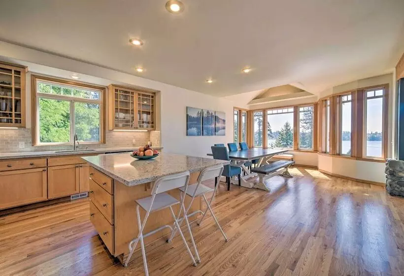 Spacious Lake Stevens Home W/ Fire Pit, Patio