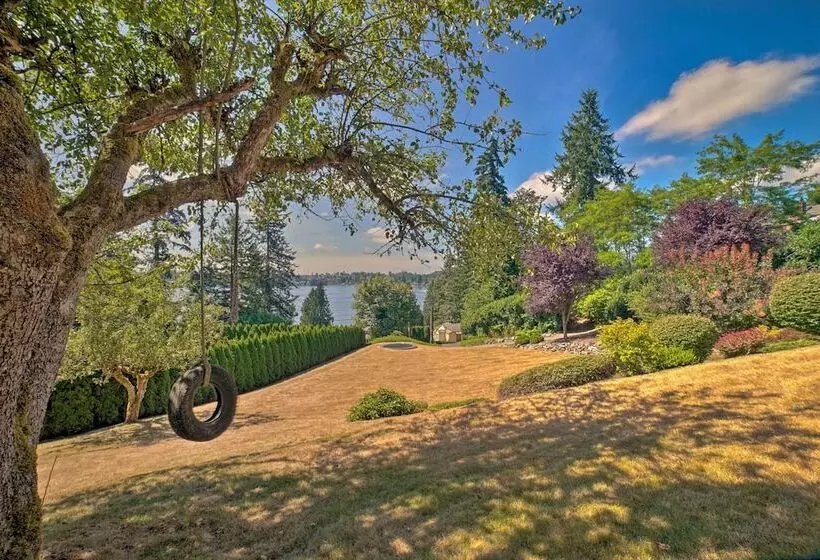 Spacious Lake Stevens Home W/ Fire Pit, Patio