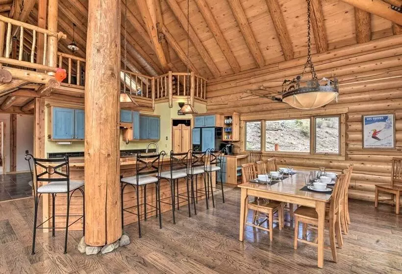 Spacious, Luxe Cabin W/ Mtn Views, Sauna & More!